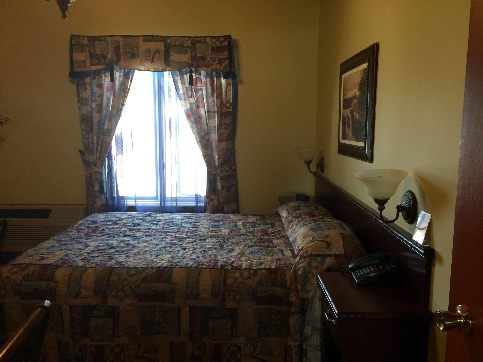 Motel-Auberge Helene Victoriaville Eksteriør billede