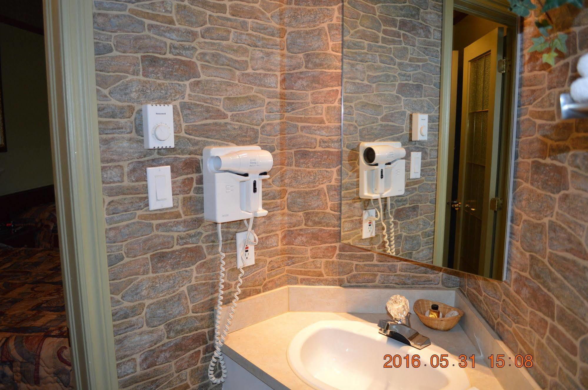 Motel-Auberge Helene Victoriaville Eksteriør billede