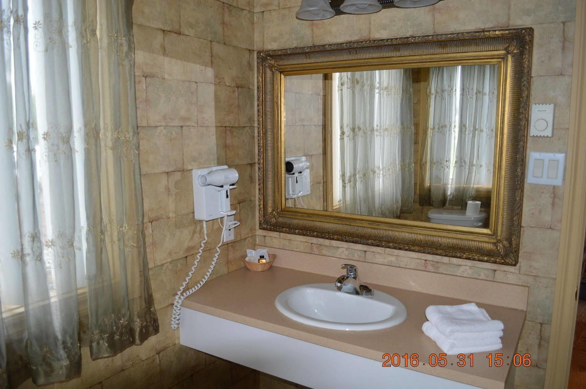Motel-Auberge Helene Victoriaville Eksteriør billede