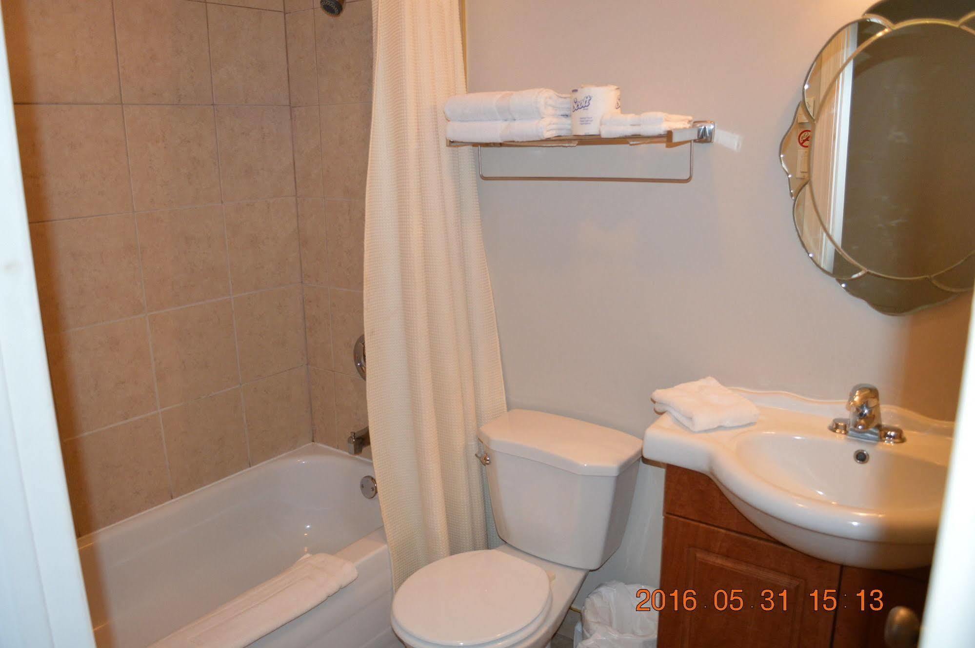 Motel-Auberge Helene Victoriaville Eksteriør billede