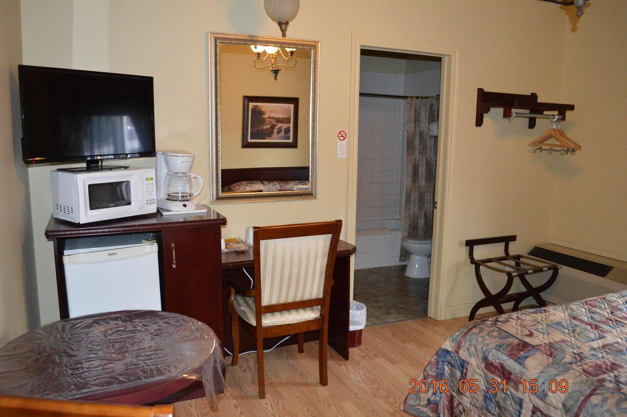 Motel-Auberge Helene Victoriaville Eksteriør billede