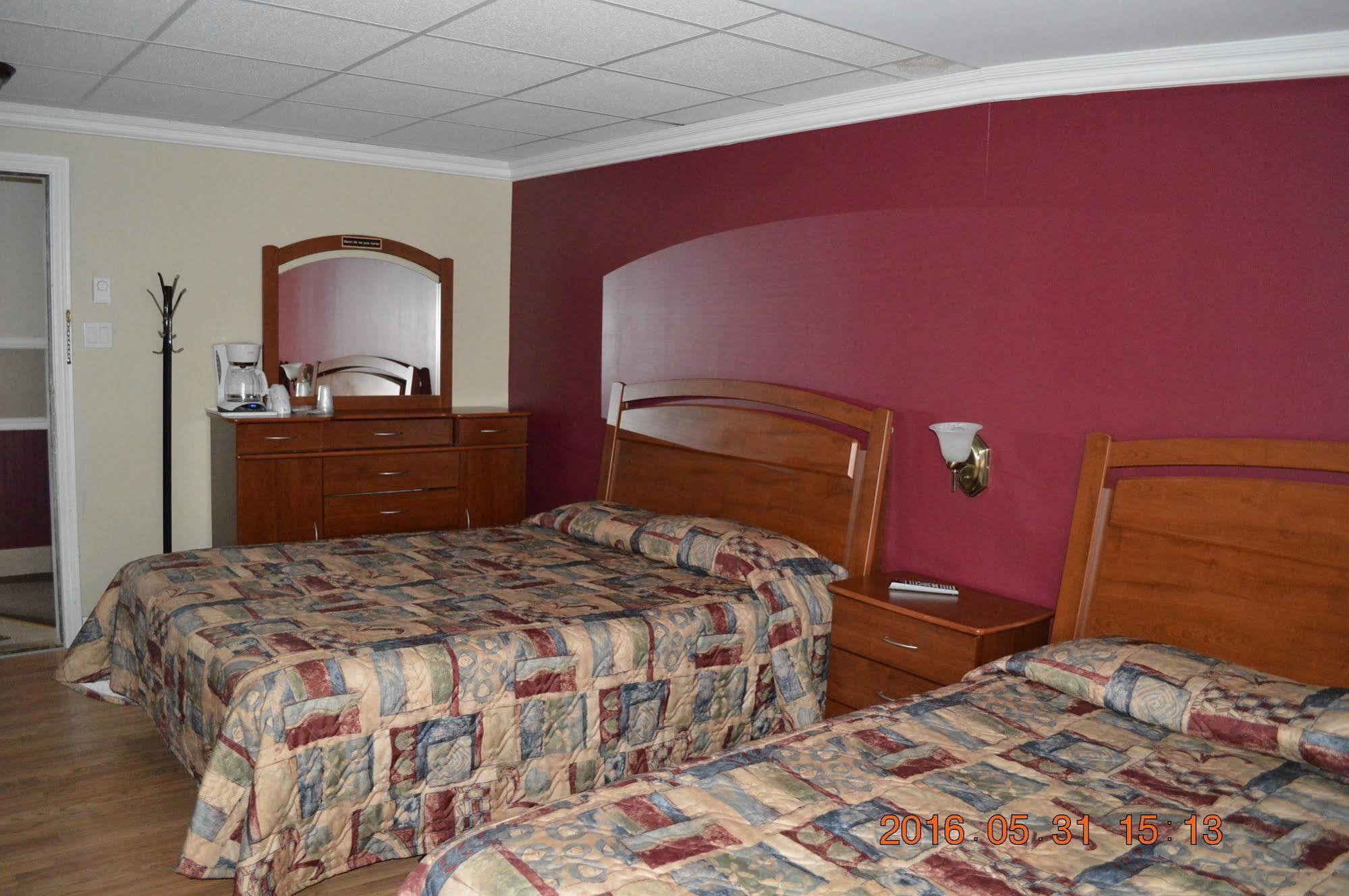 Motel-Auberge Helene Victoriaville Eksteriør billede