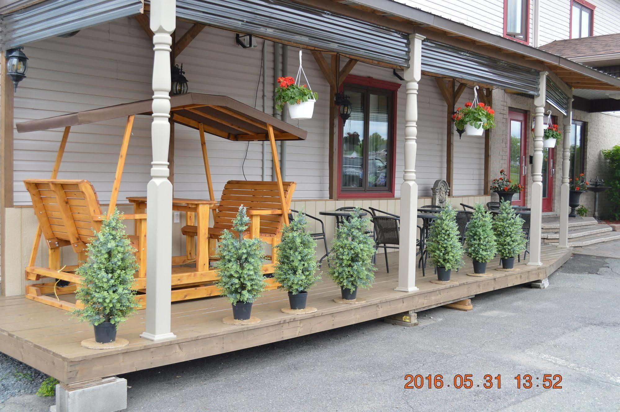Motel-Auberge Helene Victoriaville Eksteriør billede