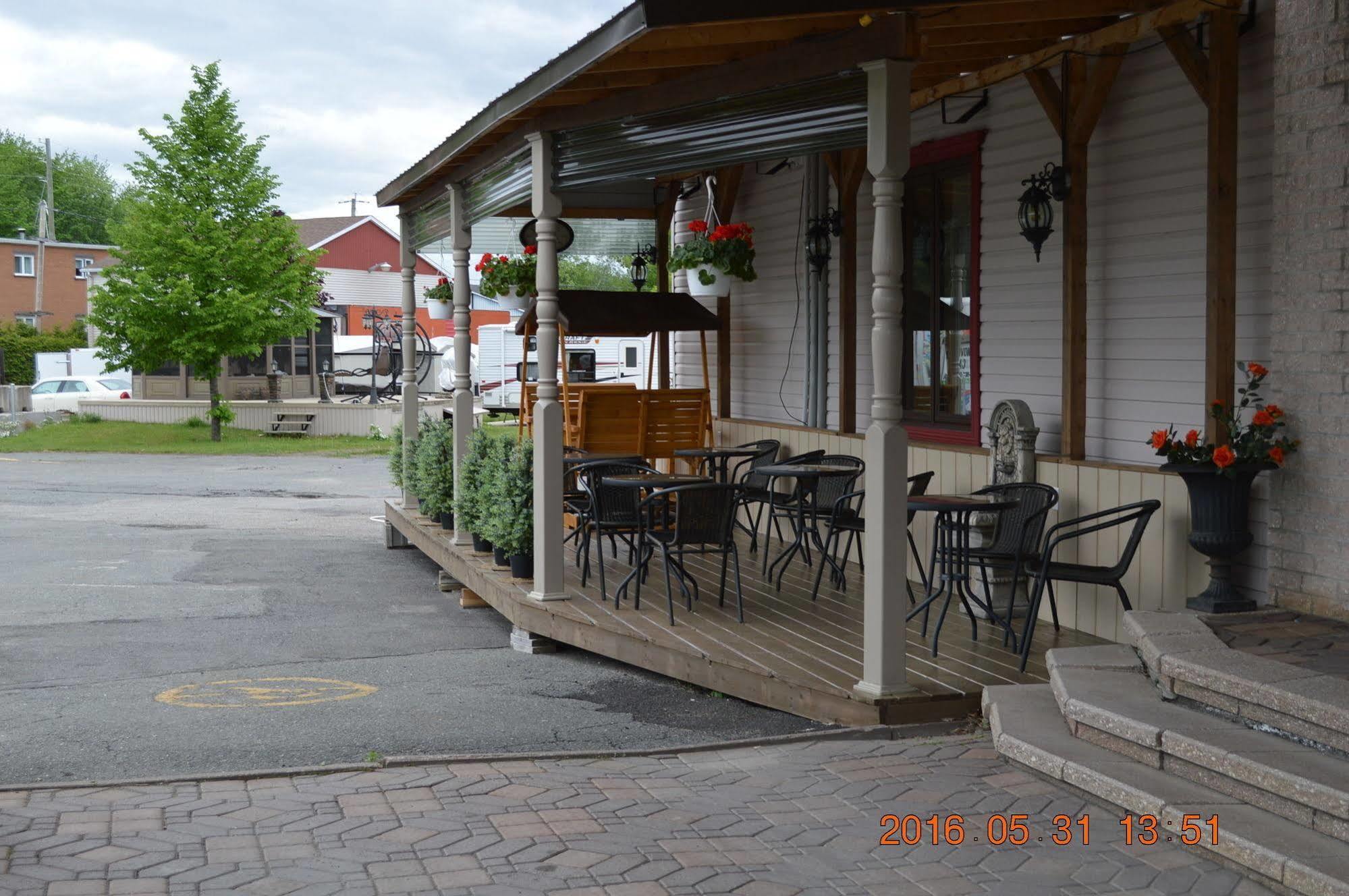 Motel-Auberge Helene Victoriaville Eksteriør billede